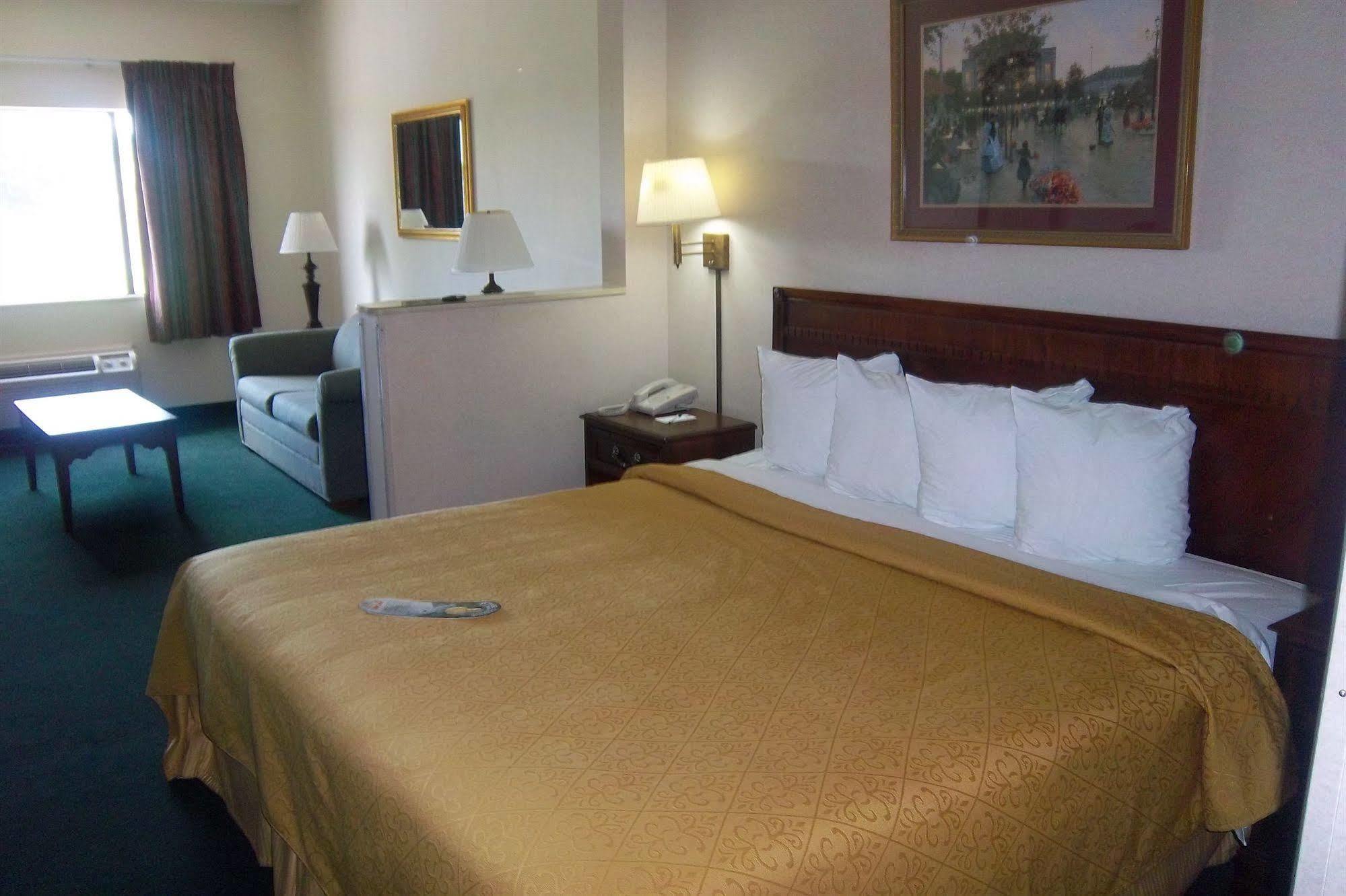 ควอลิตี้ สวีท คอนเวนชั่น เซ็นเตอร์ Hotel ฮิคคอรี ภายนอก รูปภาพ